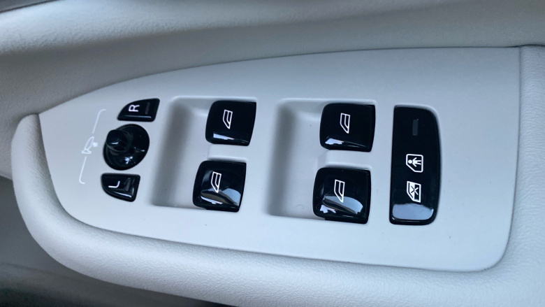 Volvo XC90 2.0 T8 PHEV Ultra Dark 5dr AWD Geartronic Estate